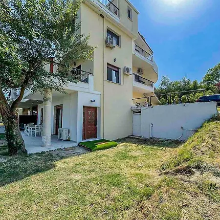 Oasis Acropolis Next To Center