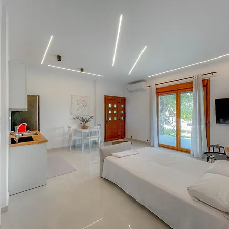 Oasis Acropolis Next To Center Serres