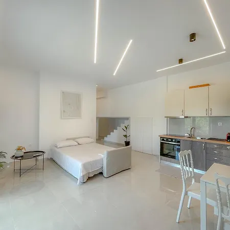 Oasis Acropolis With Parking Next To Center Apartment