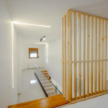 Oasis Acropolis With Parking Next To Center سيرس