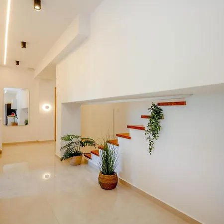 Апартаменты Oasis Acropolis With Parking Next To Center Сере