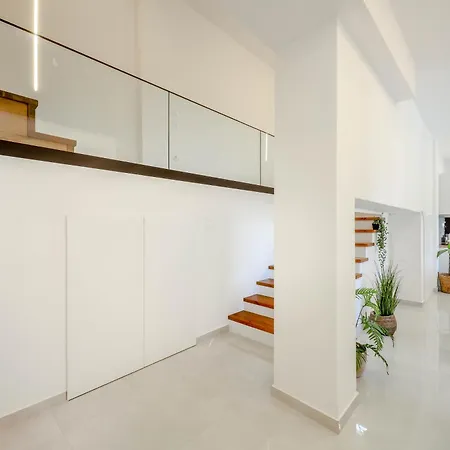 Oasis Acropolis With Parking Next To Center *