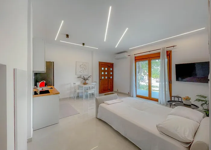 Oasis Acropolis With Parking Next To Center Serres