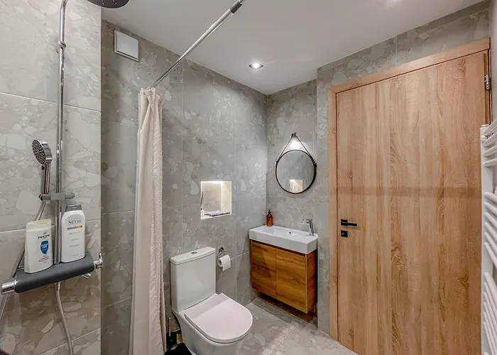 Oasis Acropolis With Parking Next To Center