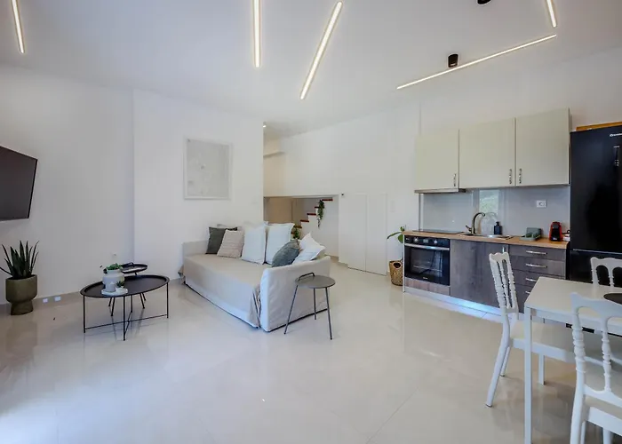 Oasis Acropolis With Parking Next To Center