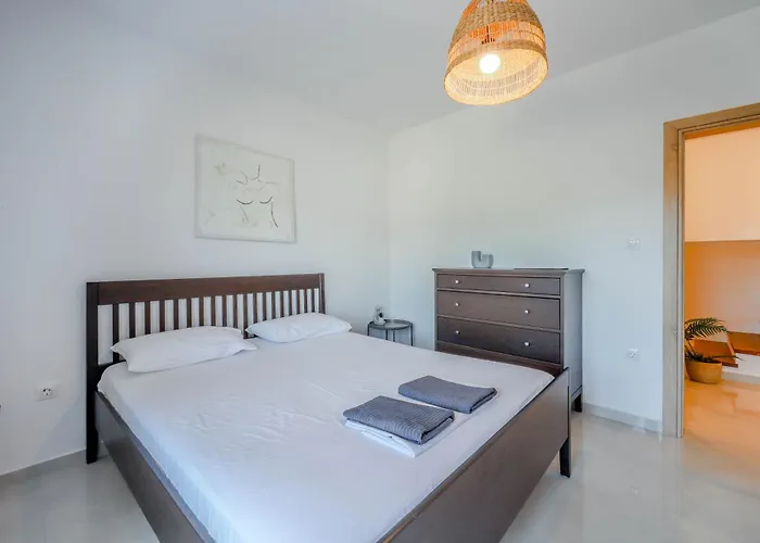 Oasis Acropolis With Parking Next To Center