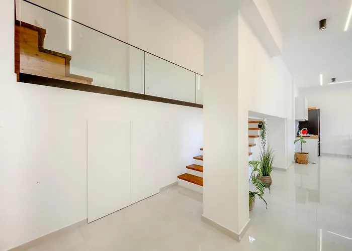 Oasis Acropolis With Parking Next To Center *