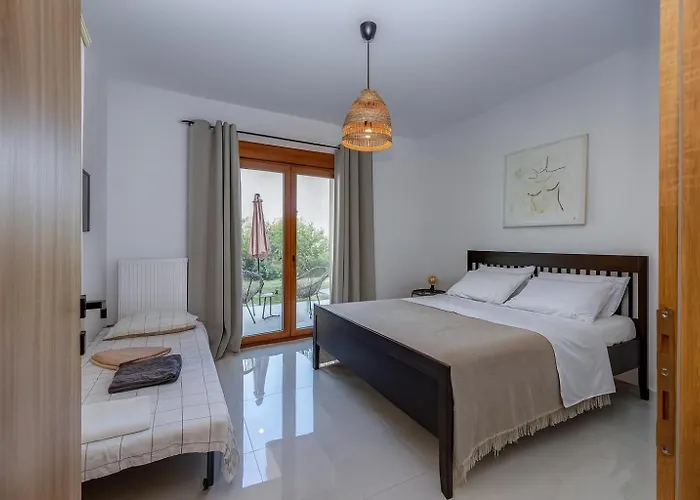 Oasis Acropolis With Parking Next To Center * Serres