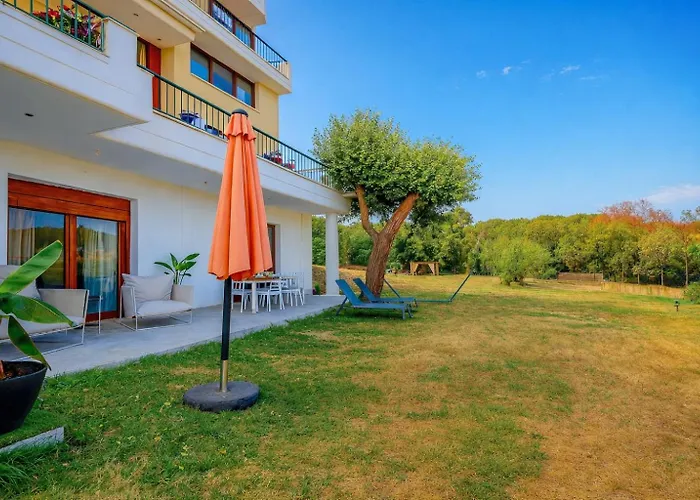 Oasis Acropolis With Parking Next To Center * Serres